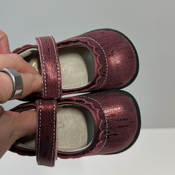 See Kai Run Burgundy Jane ll Dress Shoes Size 5 - Picture 12 of 16